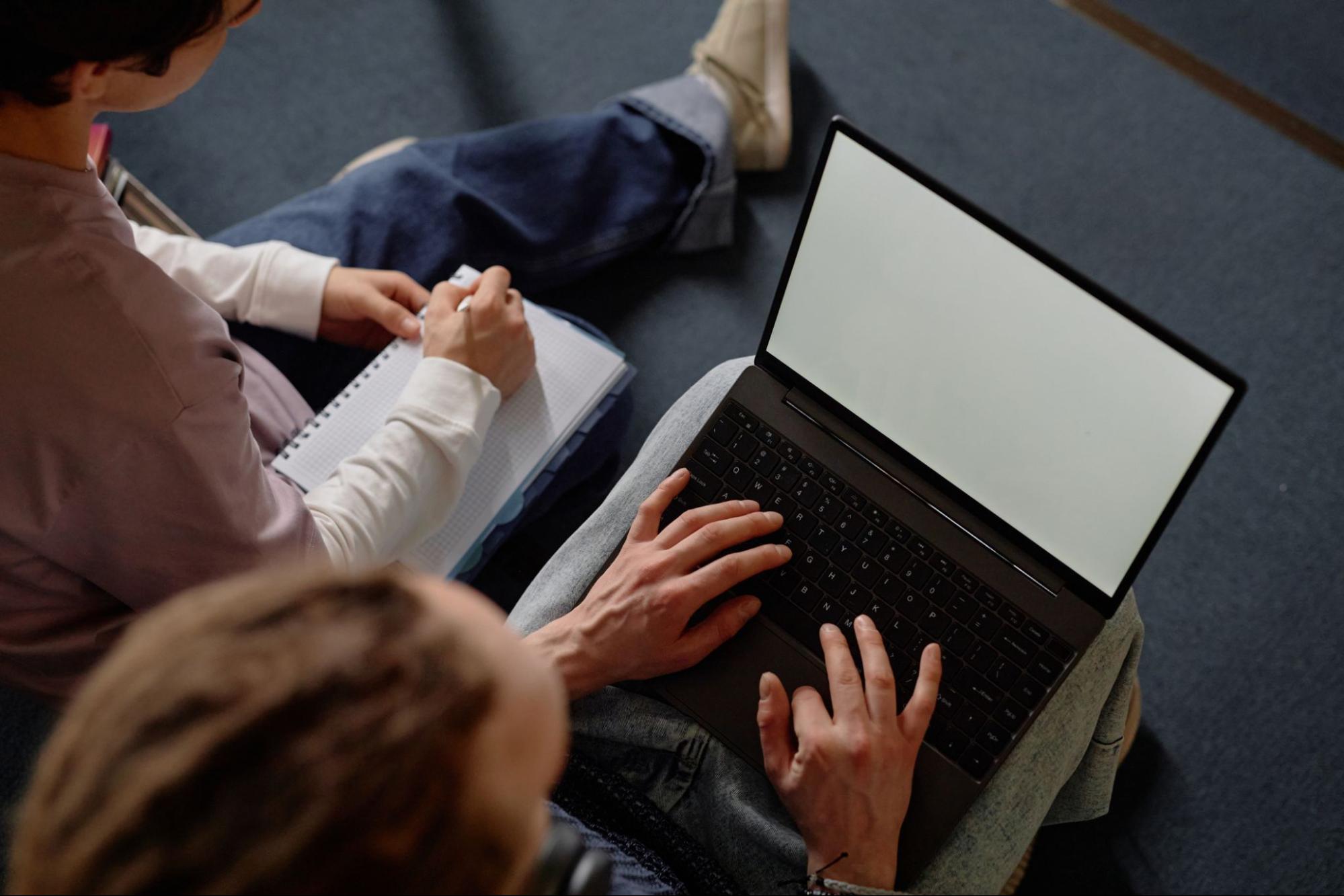 8 AI Prompts to Improve Your College Essay